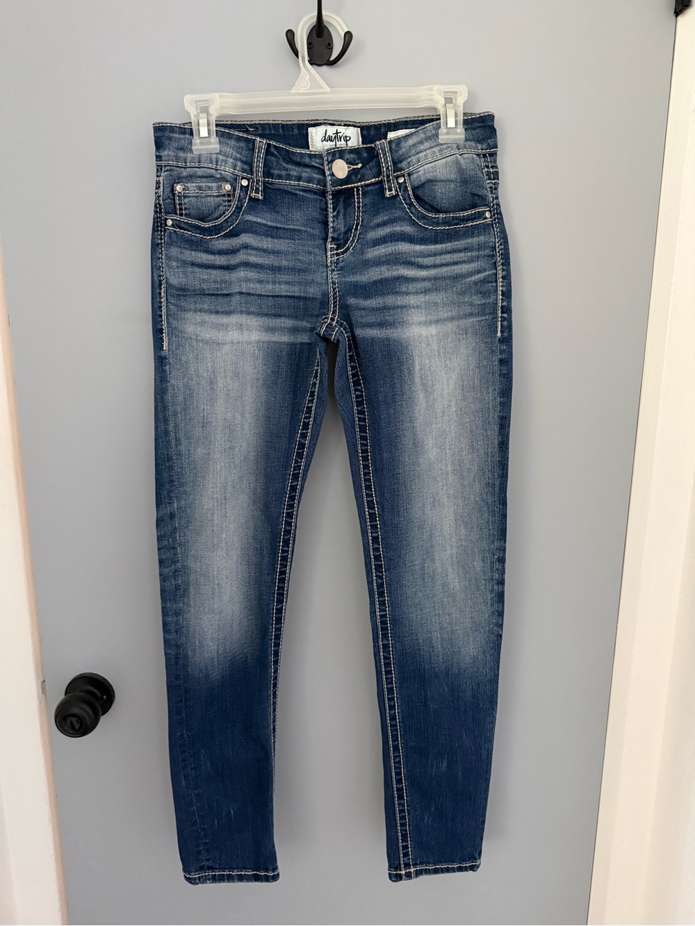 Daytrip Women's Skinny Jeans in Dark Blue Fade